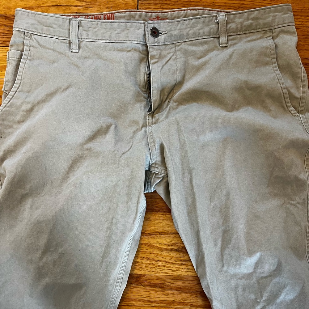 Dockers Men's Light Gray Chinos